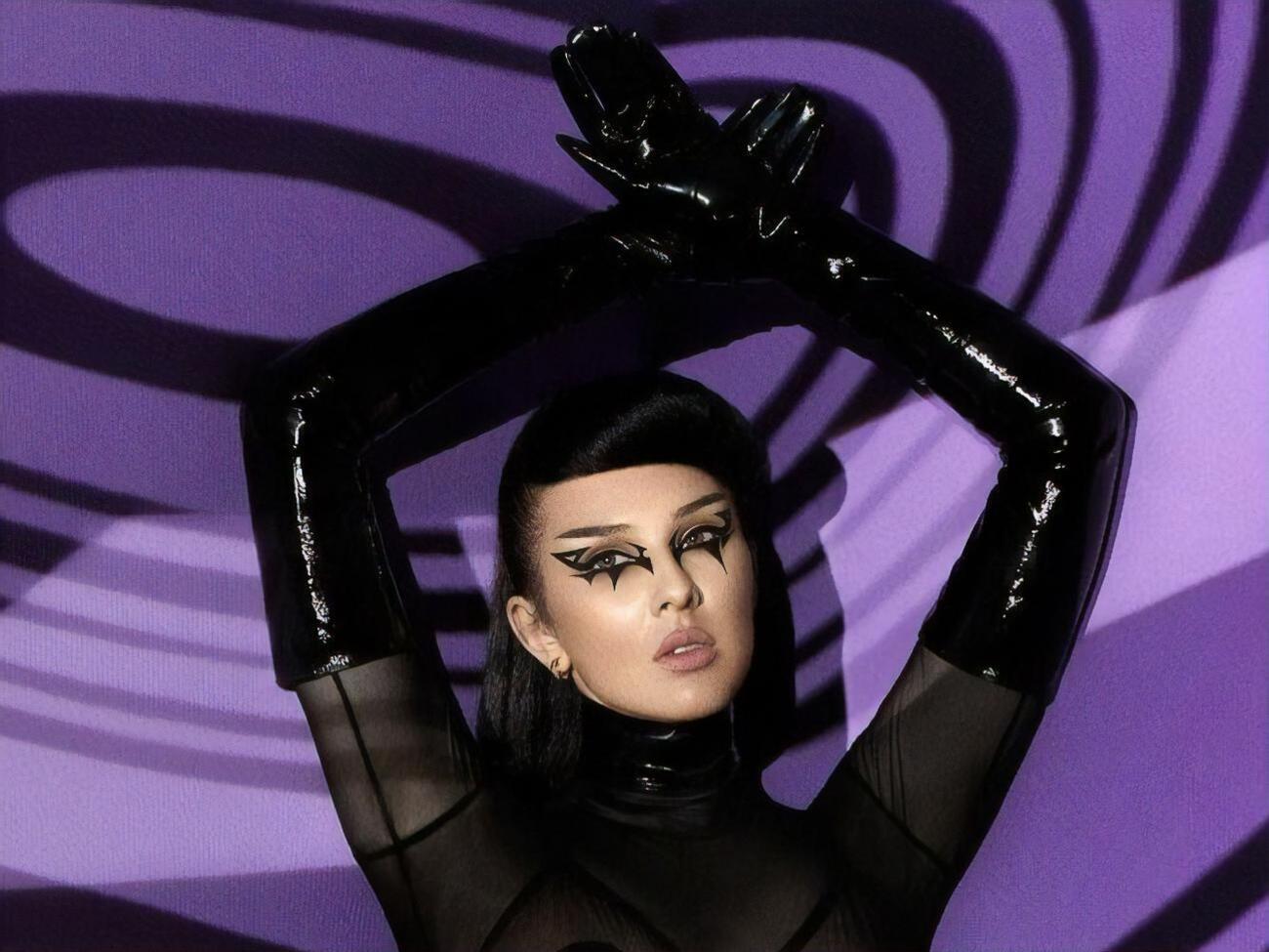 Maruv выложила три снимка из новой откровенной фотосессии