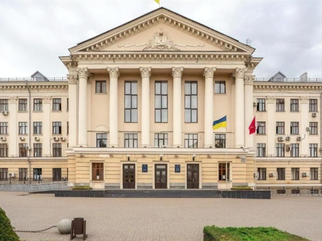 Лікарі вважають, що сесії міськради зривають представники фракцій "Слуга народу", ОПЗЖ, "Європейська солідарність", Партії Шарія, а також місцевого політичного проєкту "Нова політика"