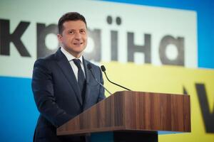 Зеленський заявив, що наразі він бачить "стабільну валюту та стабільну гривню", а отже, причин втручатися в політику НБУ у нього немає