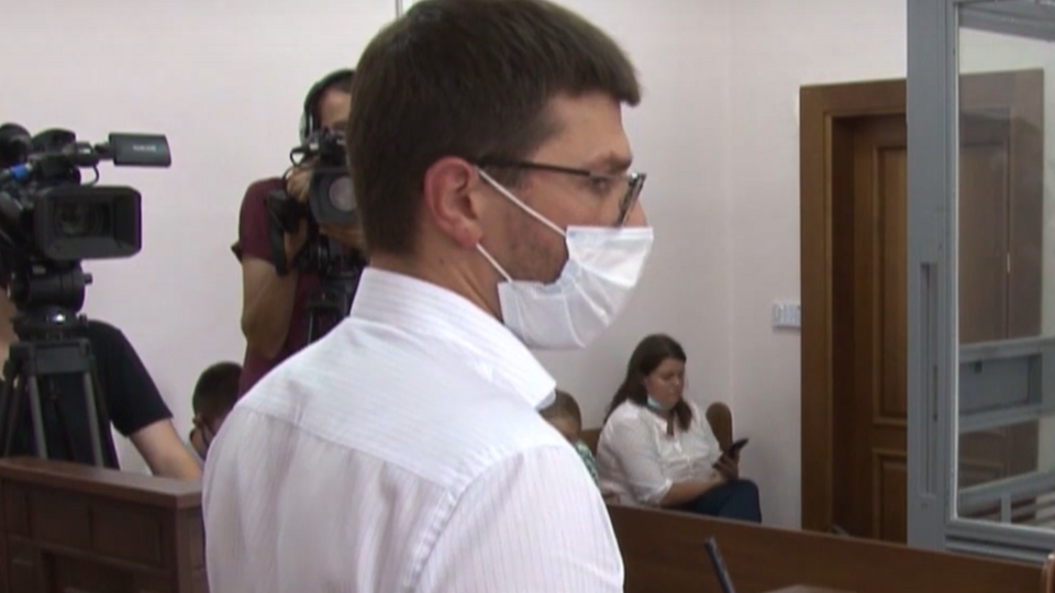 Прокурор наполягав на примусовому доправленні одного з фігурантів у суд