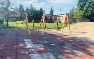 Площадку уже привели в порядок, но местные жители говорят, что долго не могли этого добиться
