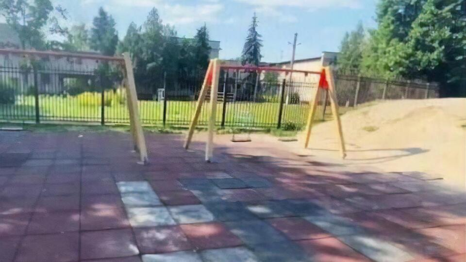 Майданчик уже привели до ладу, але місцеві жителі кажуть, що довго не могли цього домогтися