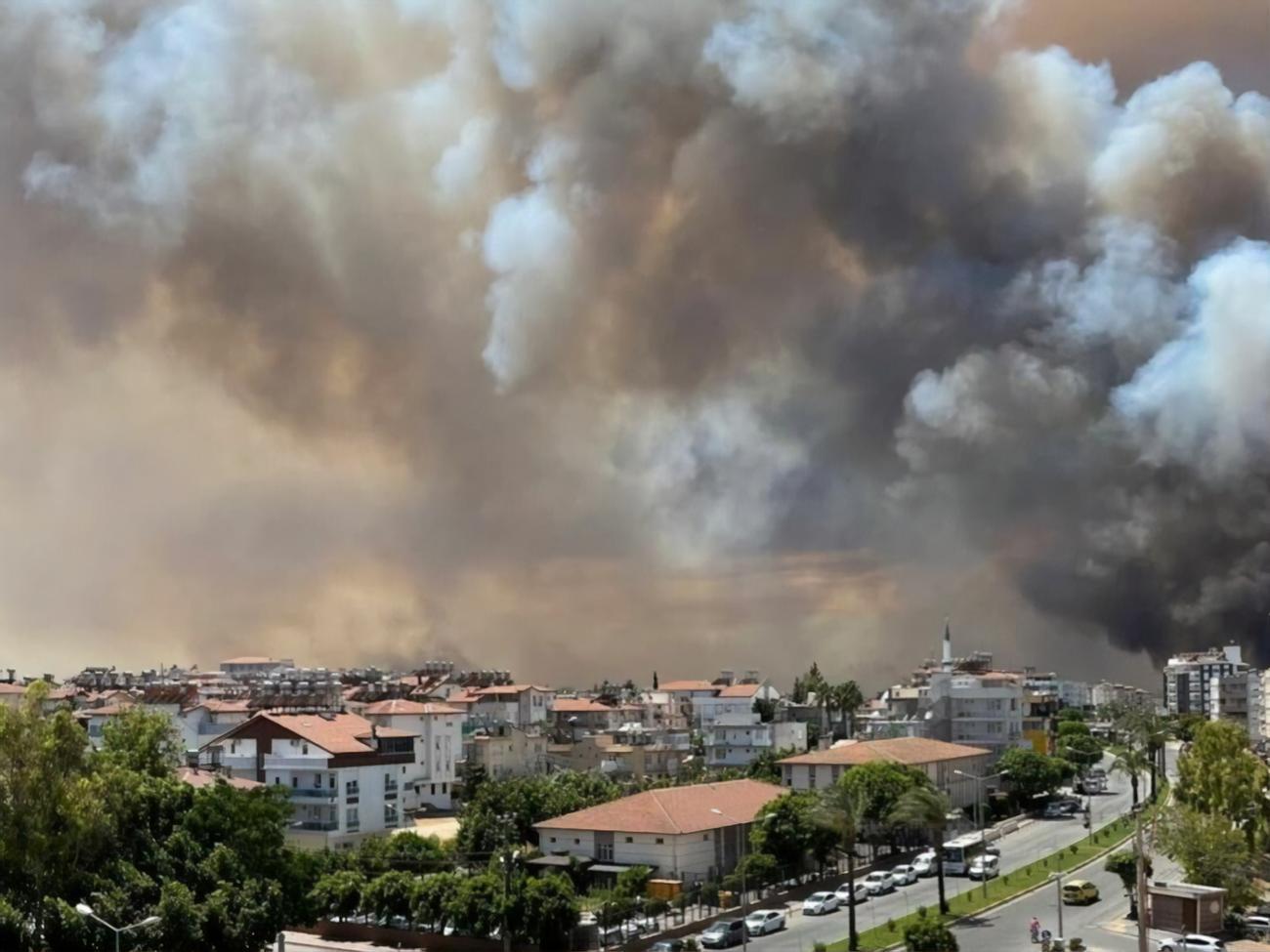 Пожары дошли до жилых районов