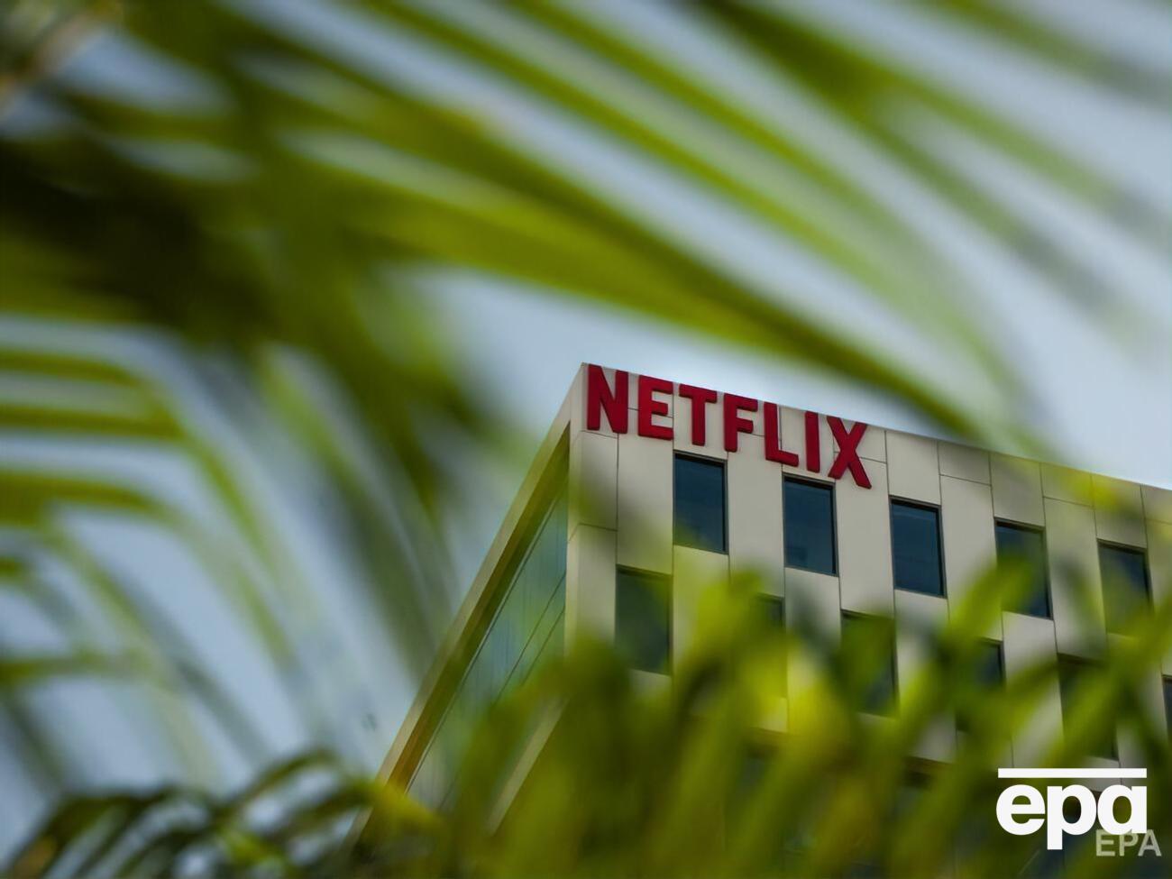 Американські ЗМІ зазначають, що Netflix стала першою голлівудською студією, яка зобов'язала співробітників вакцинуватися