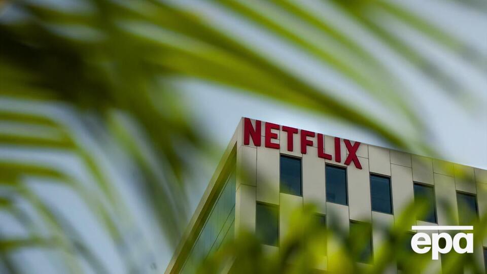Американські ЗМІ зазначають, що Netflix стала першою голлівудською студією, яка зобов'язала співробітників вакцинуватися