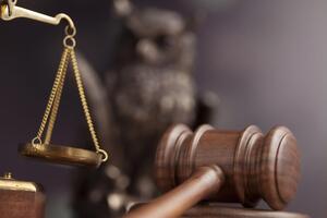 Суд отправил под домашний арест трех фигурантов дела о незаконном завладении $400 тыс.