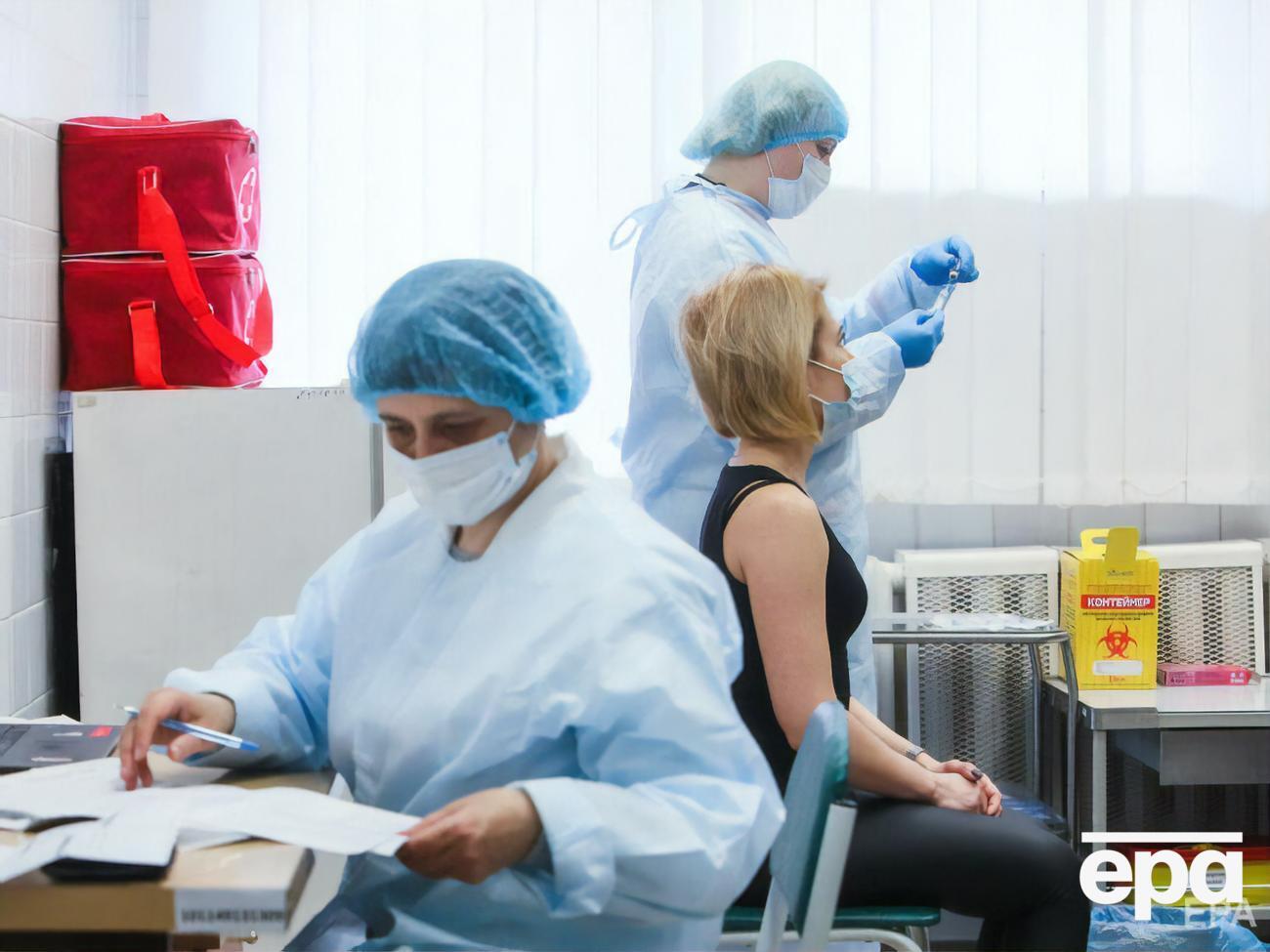 На этой неделе в Украине растет суточная заболеваемость COVID-19