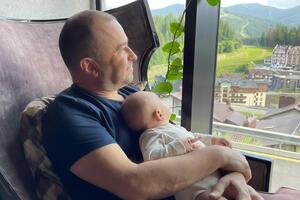 Павлик вместе с полуторамесячным сыном Михаилом