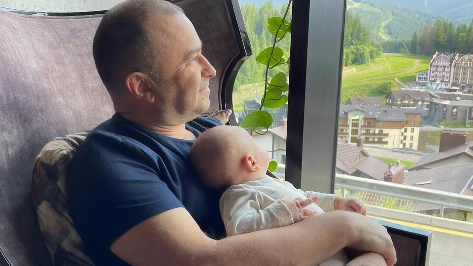 Павлик вместе с полуторамесячным сыном Михаилом