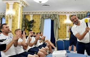 С вами на поле – 40 млн украинцев, отметил Зеленский в разговоре с игроками национальной команды по футболу