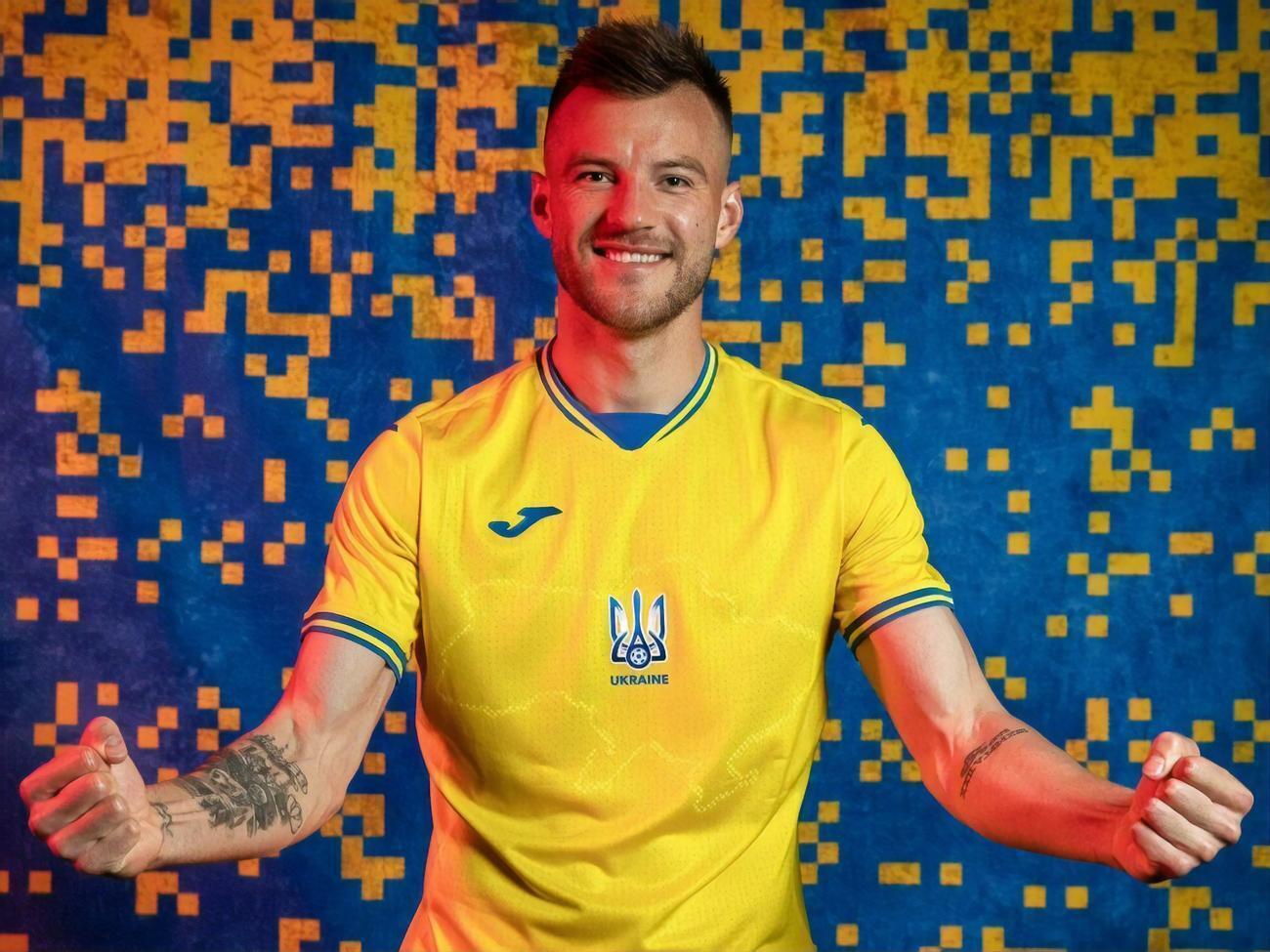 На футболке сборной размещен контур карты Украины