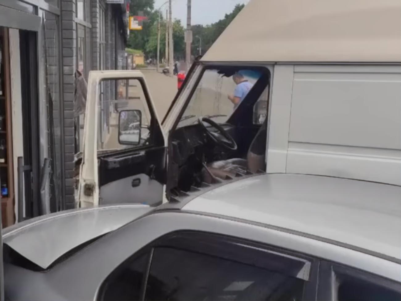 Травми дістало двоє пасажирів маршрутки "Газель"