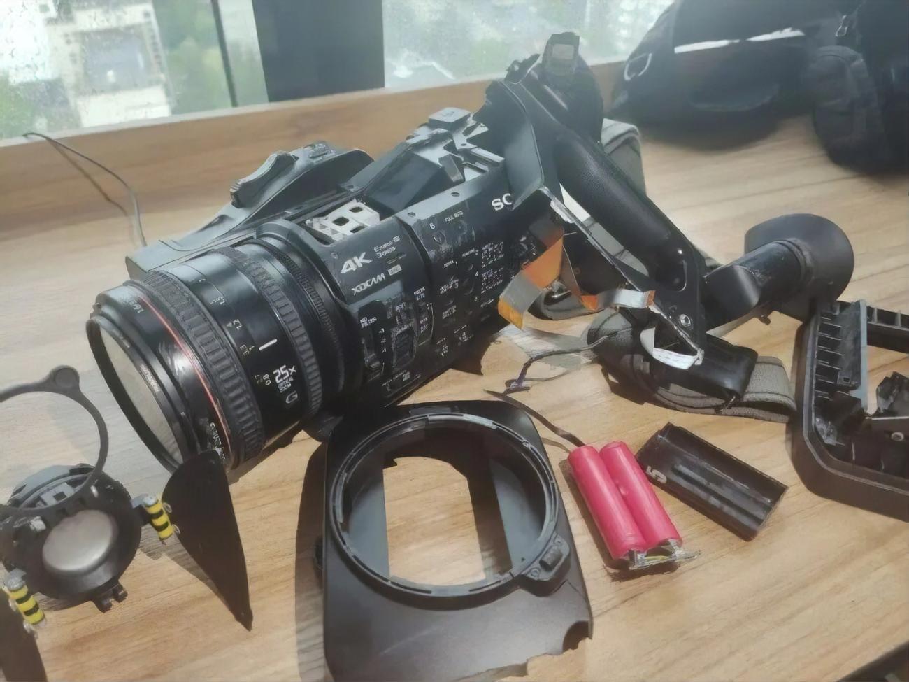 Журналістам пошкодили техніку