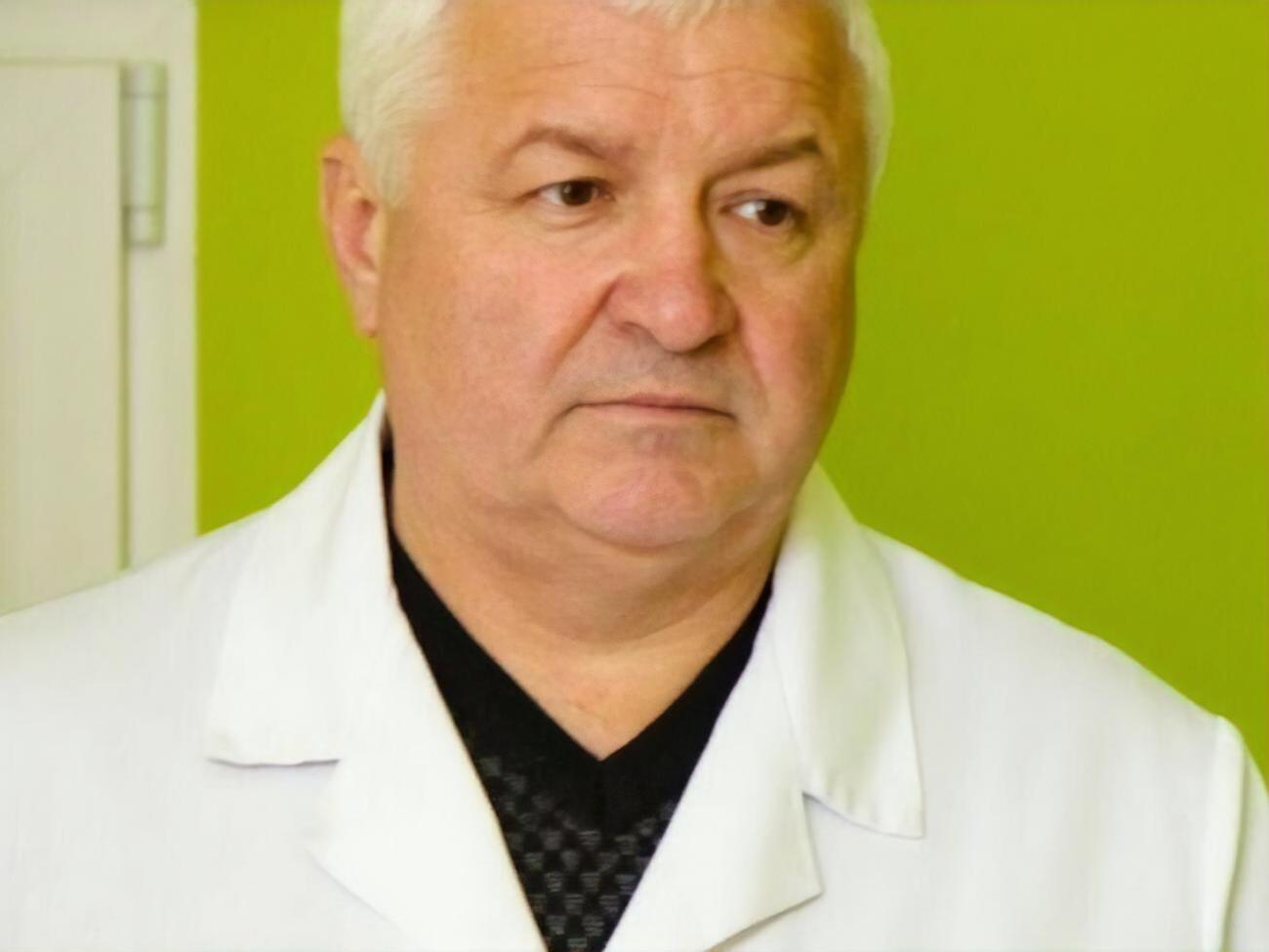 Звільненому головлікарю слова на сесії облради не дали, обвинувачення в завищених зарплатах він заперечує