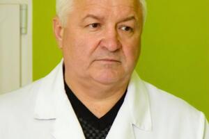 Звільненому головлікарю слова на сесії облради не дали, обвинувачення в завищених зарплатах він заперечує