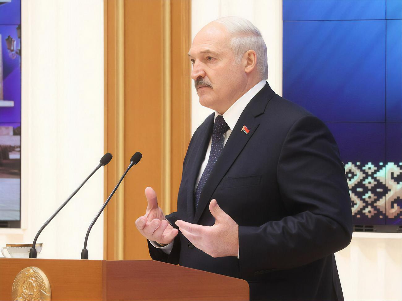 На думку Лукашенка, країни Заходу хочуть деморалізувати трудові колективи Білорусі
