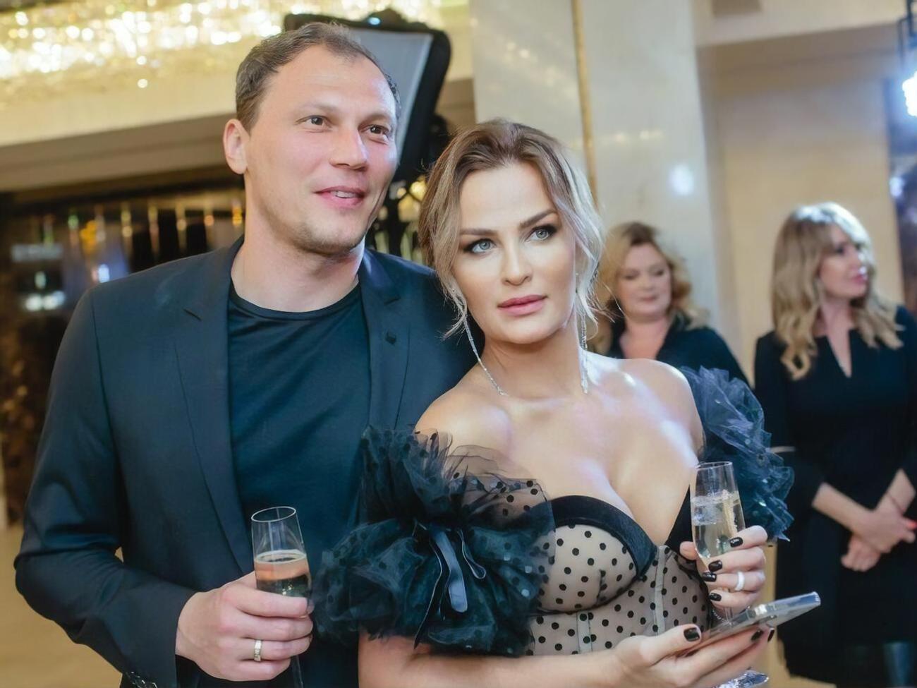 Андрей и Юлия Пятовы женаты более 15 лет, воспитывают четверых детей &ndash; троих дочерей и сына