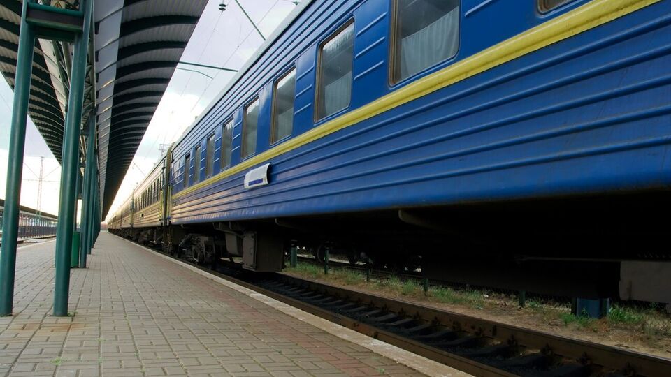 Через аварію в Полтавській області, де зіткнулися потяг і вантажний трейлер, в Україні порушено графік руху поїздів