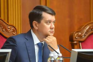 Сейчас у власти "нет определенной стратегии по поводу кадровых изменений, которые могут произойти в сентябре", сообщил Разумков