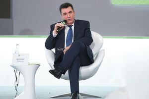 Данилов: Я хотел бы услышать, кто из нас олигарх