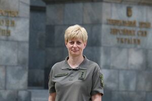 Остащенко родилась в 1974 году во Львове в семье военнослужащего