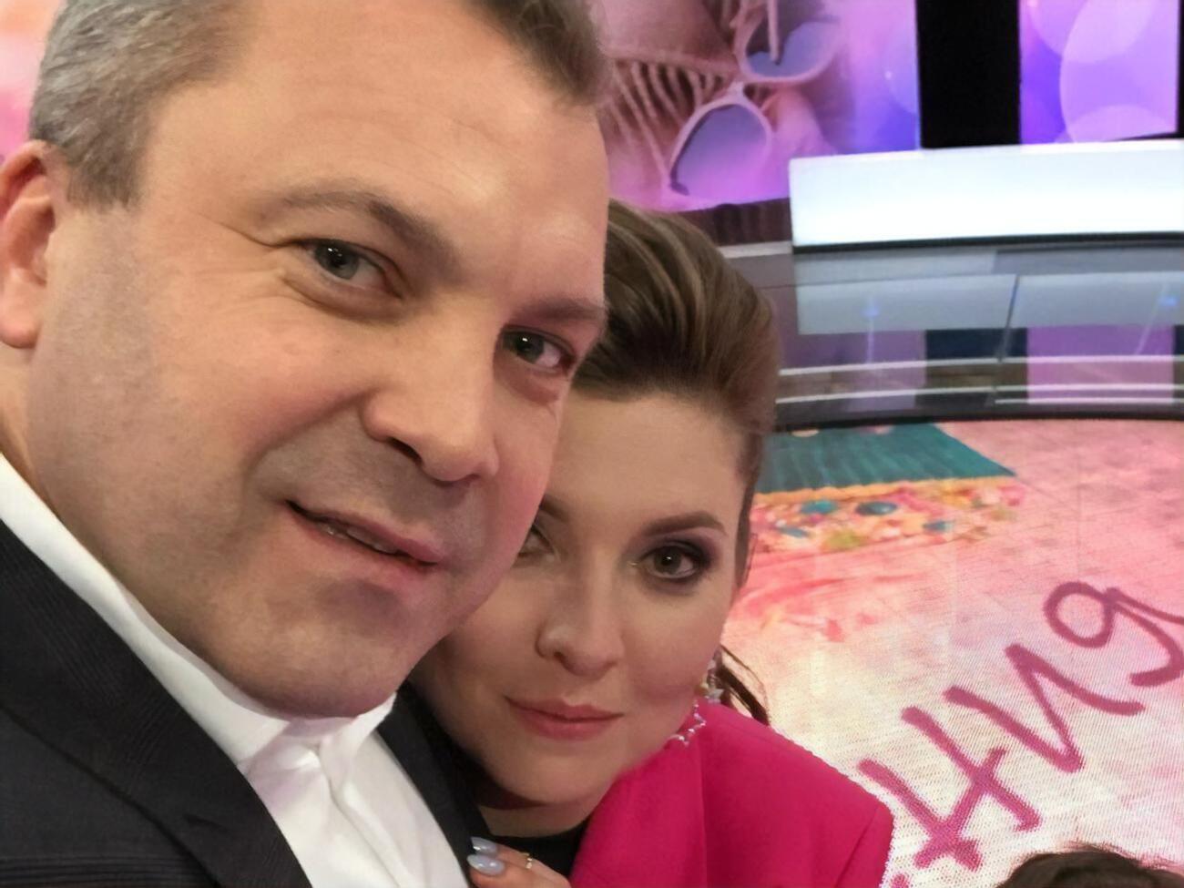 Попов и Скабеева ведут программу "60 минут" на государственном телеканале "Россия 1"