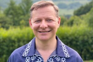 Подписчики Ляшко усомнились, что у него домашние яйца, он в ответ заверил, что регулярно чистит курятник