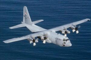 На борту військового літака Hercules Lockheed C-130 було 92 людини