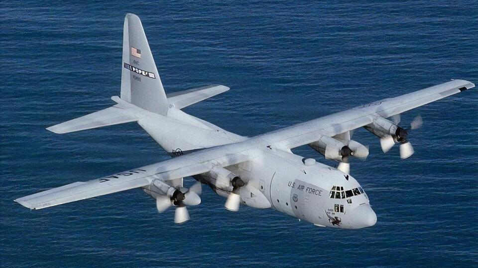 На борту військового літака Hercules Lockheed C-130 було 92 людини