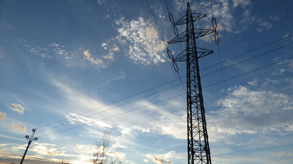 Электроэнергия на оптовом рынке продается по 37,7 коп./кВт-час