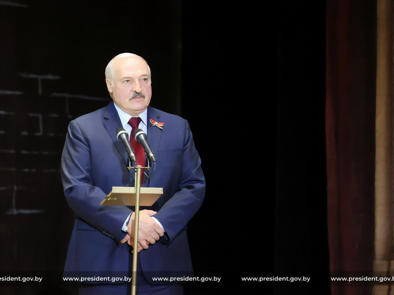 Лукашенко: Если вы думаете, что мы завтра сломаем страну, она будет, к примеру, в составе Польши и вы будете там великими и узнаваемыми, то заблуждаетесь
