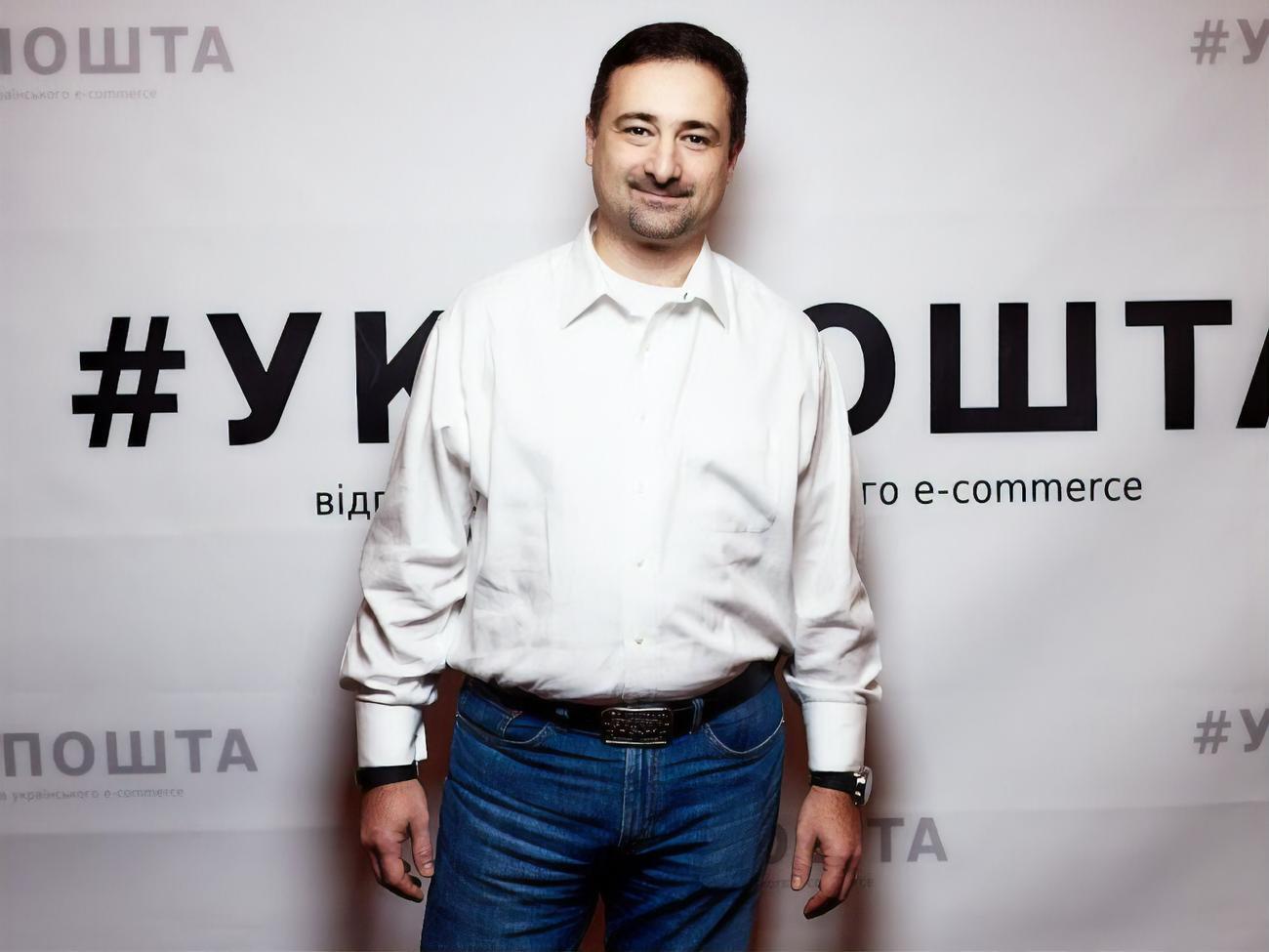 Смілянський стверджує, що листоноші отримують чайові