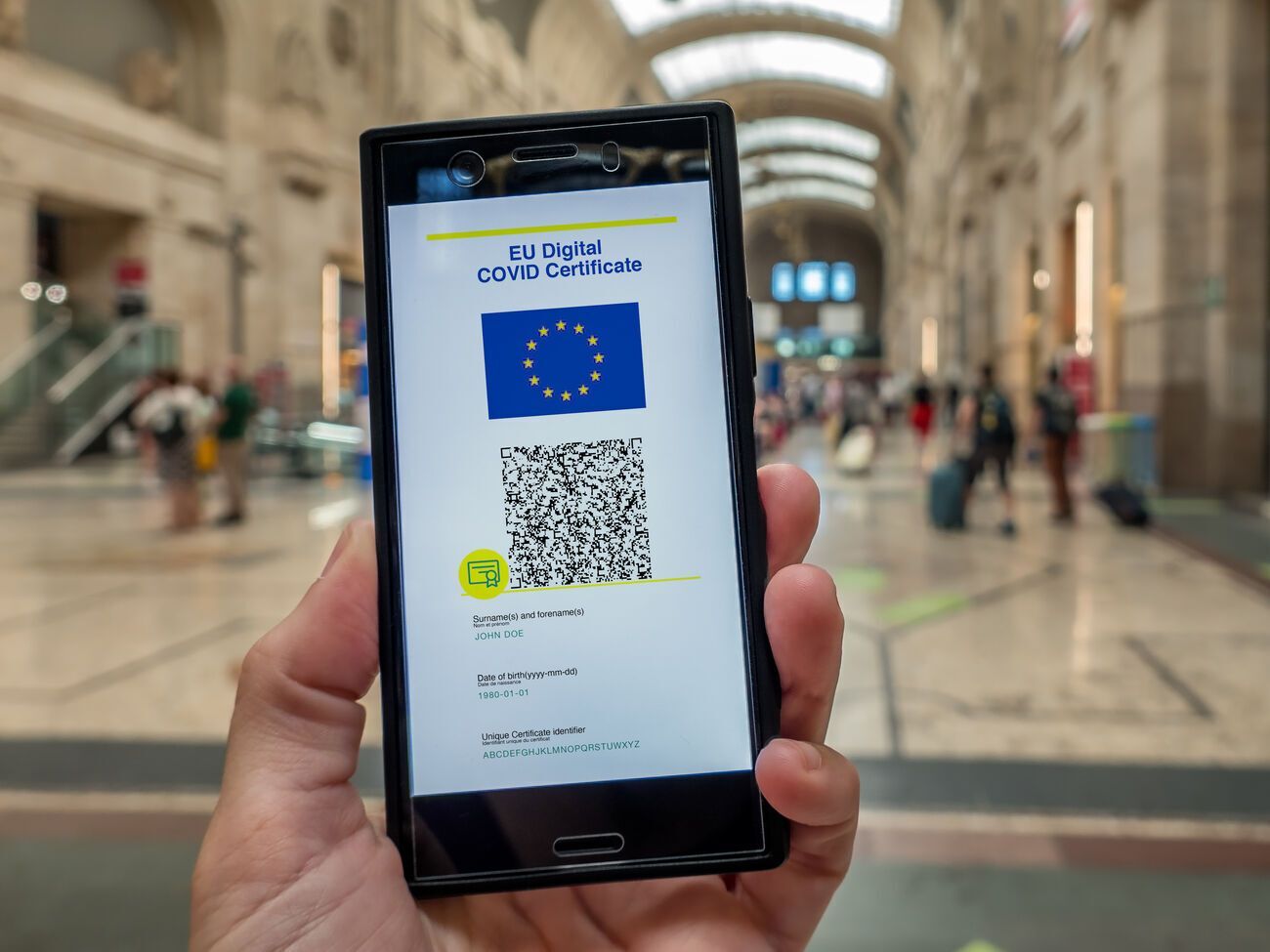 Україна веде перемовини про взаємне визнання COVID-сертифікатів з усіма країнами ЄС, зазначили у МЗС