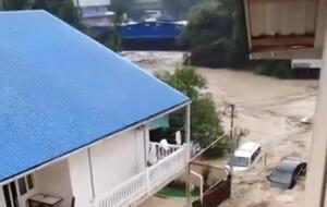 В Сочи действует штормовое предупреждение