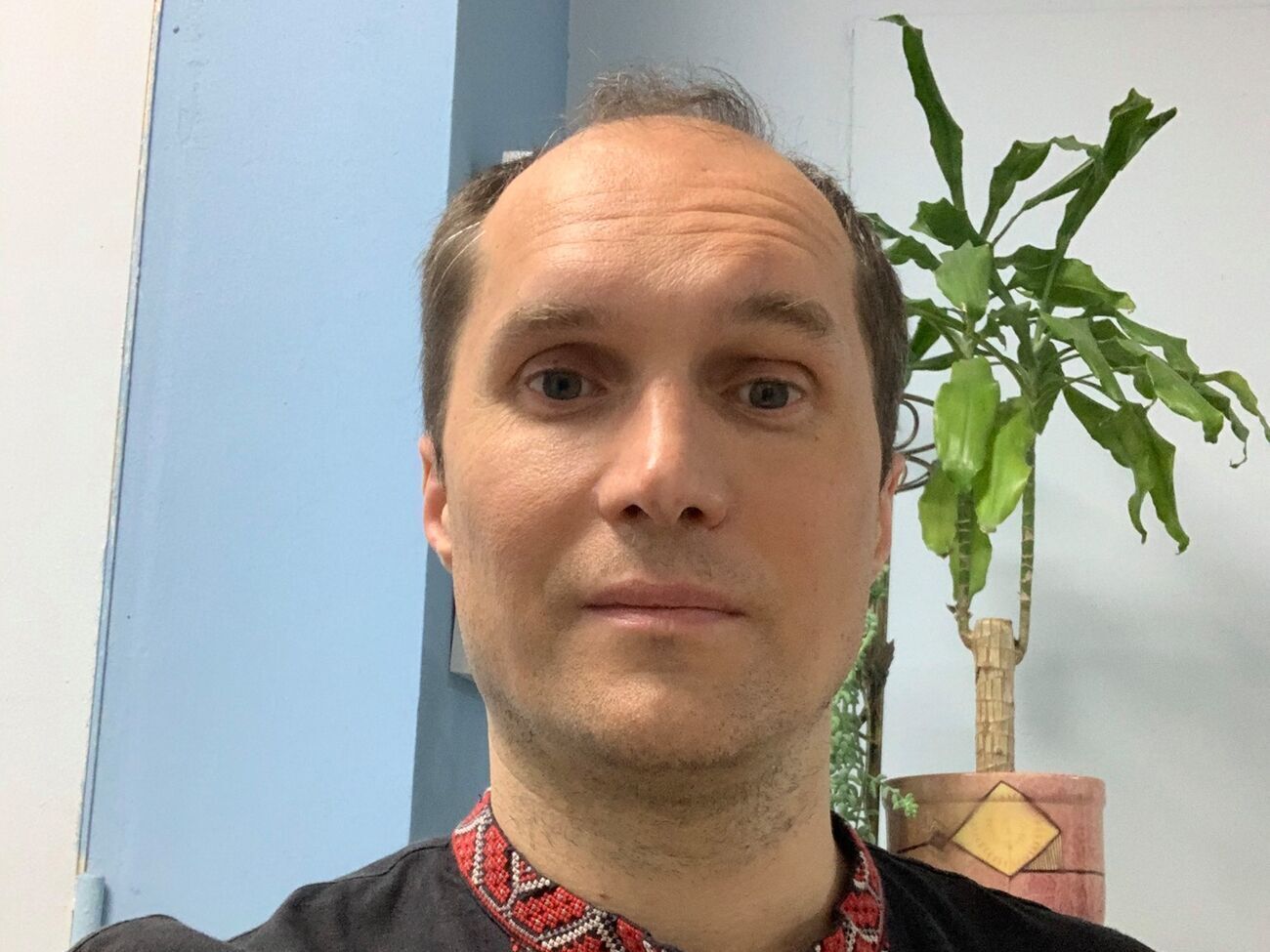 У нас усе ще знаходять топгравців, щоб вийти до чвертьфіналу Євро. І це справжнє диво, адже Україна розвивається не завдяки, а всупереч