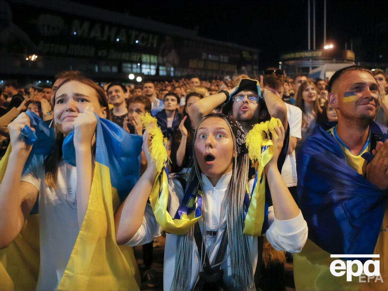 Уболівальники дивилися трансляцію матчу, а футболісти – трансляцію з фан-зони