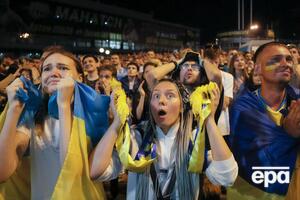 Уболівальники дивилися трансляцію матчу, а футболісти – трансляцію з фан-зони