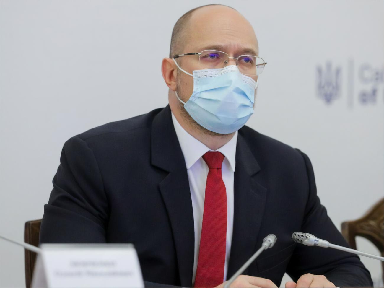 В Украине нужно увеличить количество тестов на COVID-19, отметил Шмыгаль