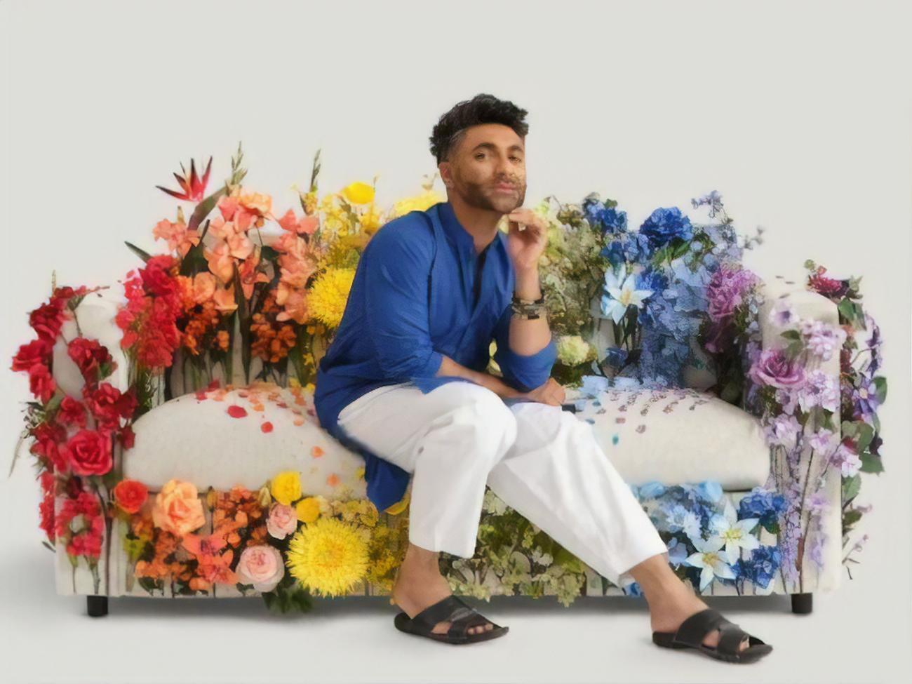 Каждый из представленных диванов выполнен в стиле флага сообществ&nbsp;ЛГБТ+