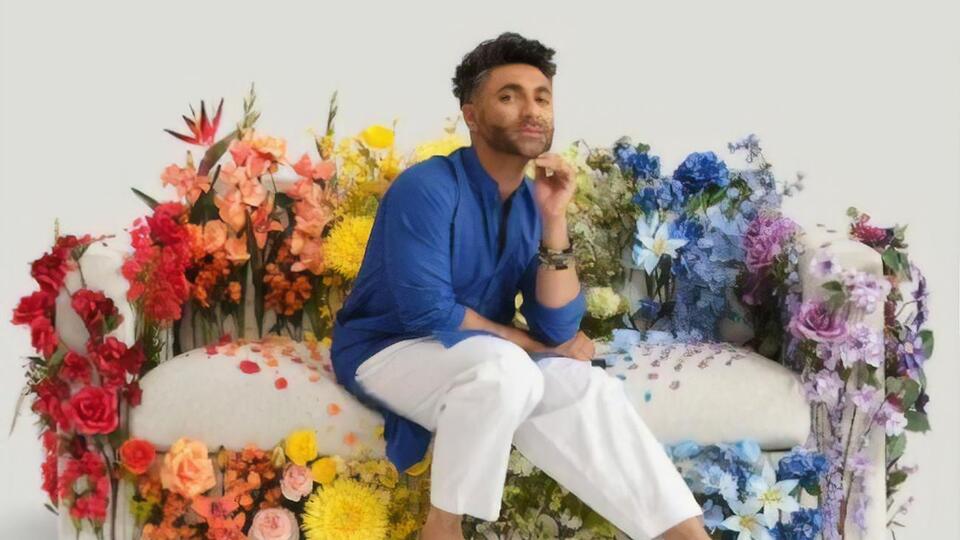 Каждый из представленных диванов выполнен в стиле флага сообществ ЛГБТ+