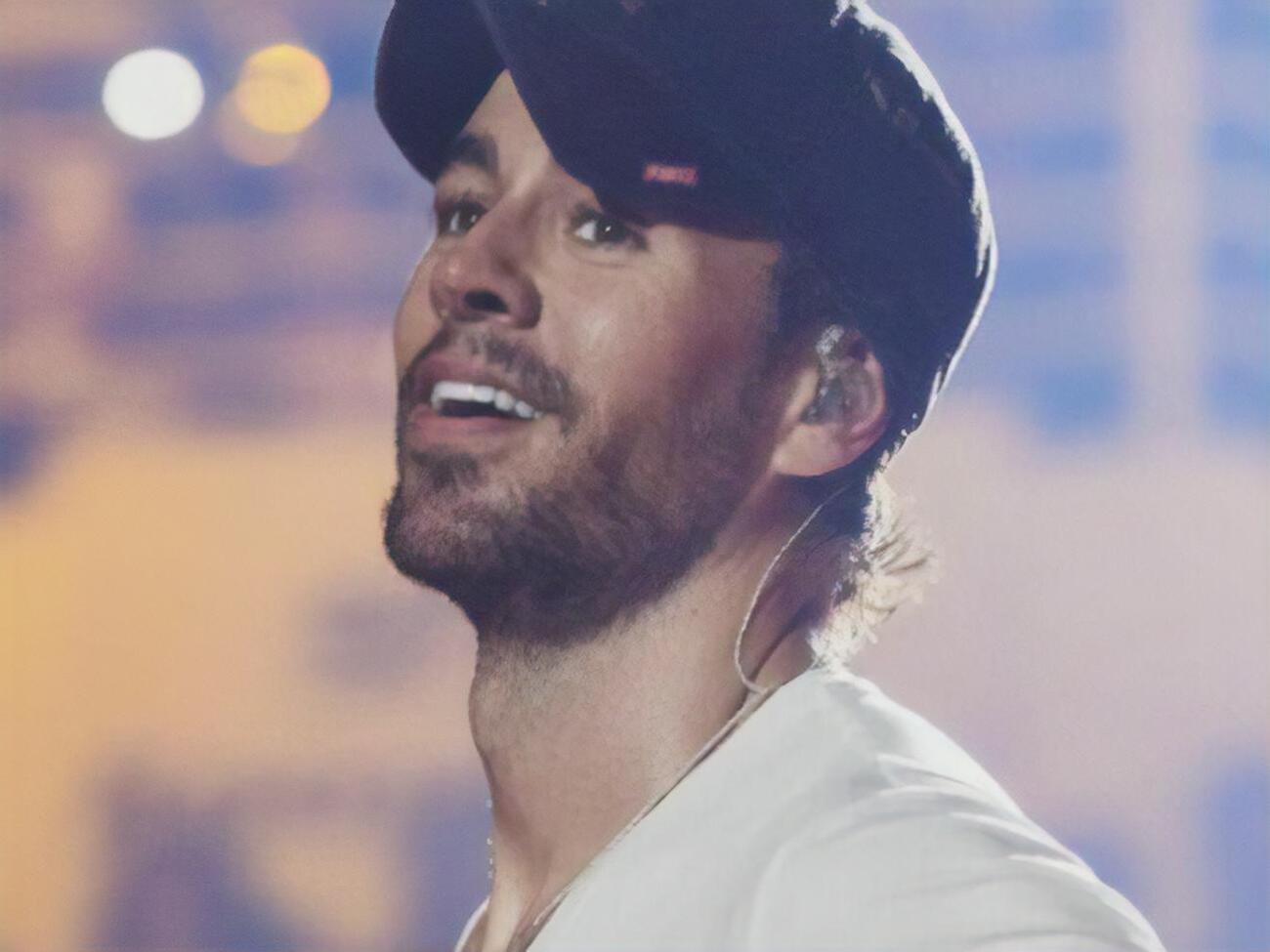 У Иглесиаса трое детей: четырехлетние близняшки Николос и Люси и полуторагодовалая Мари