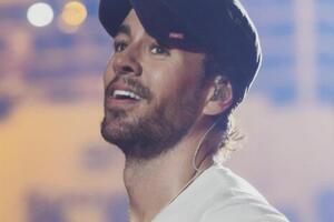 У Иглесиаса трое детей: четырехлетние близняшки Николос и Люси и полуторагодовалая Мари