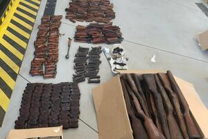 Прикордонники знайшли понад 600 предметів військового призначення