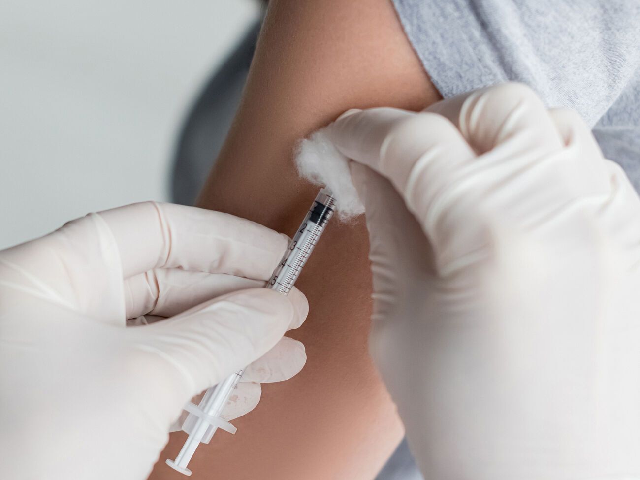 Данные о вакцинированных гражданах, проживающих в Крыму, вносятся в электронную систему здравоохранения Украины