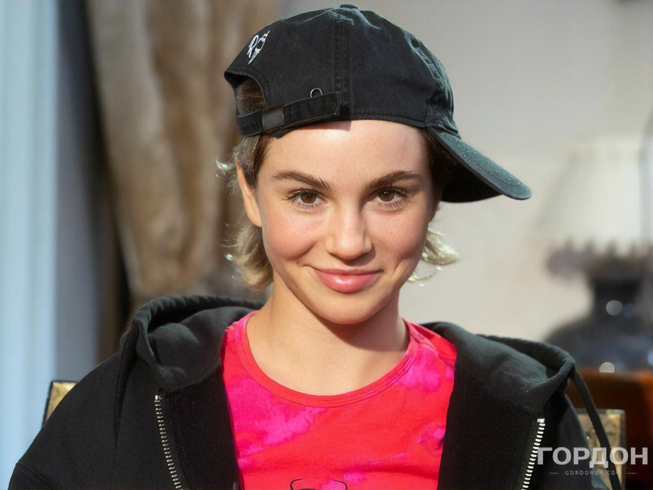 По словам Марьяны Ро, машинный бизнес отца рухнул из-за его увлечения женщинами легкого поведения