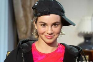 По словам Марьяны Ро, машинный бизнес отца рухнул из-за его увлечения женщинами легкого поведения