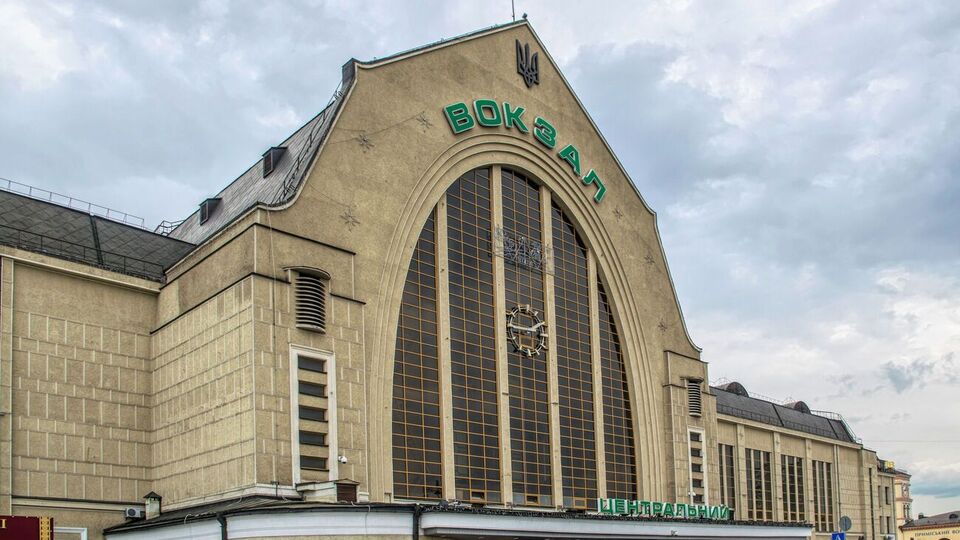 Центральный и Южный железнодорожные вокзалы в Киеве проверили взрывотехники, кинологи и правоохранители