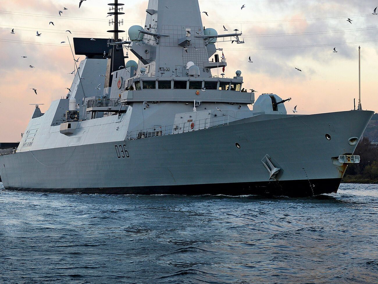 Defender &ndash; это современный корабль, который "видит и слышит все, что происходит в Черном море", отметил Табах