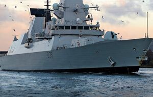 Defender – это современный корабль, который "видит и слышит все, что происходит в Черном море", отметил Табах