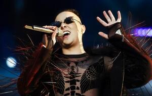 В официальных трансляциях и аккаунтах фестиваля выступление Melovin показали не полностью